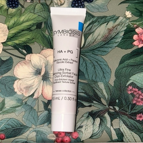 MAKEUP BUNDLE WITH BAG- NEW SKINCARE & MAKEUP PRODUCTS!  🧖🏽‍♀️ 💄 - Picture 5 of 10